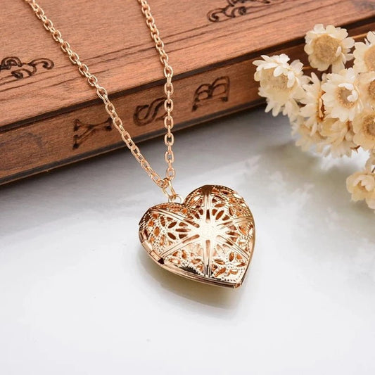 Hot retro hollow heart pendant necklace - ZATShop gold