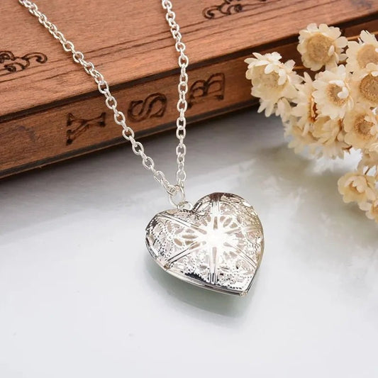 Hot retro hollow heart pendant necklace - ZATShop silver